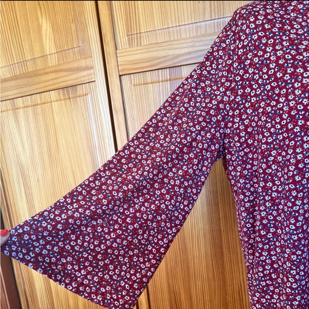 Weekend Susan Betro Large Floral Ditzy Print Bell Sleeve Vneck Shirt Feminine - Picture 4 of 16